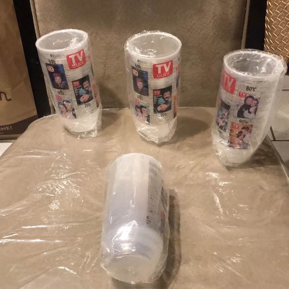 Set of 4 Vintage🎁TV Guide Plastic Tumblers - Picture 2 of 10